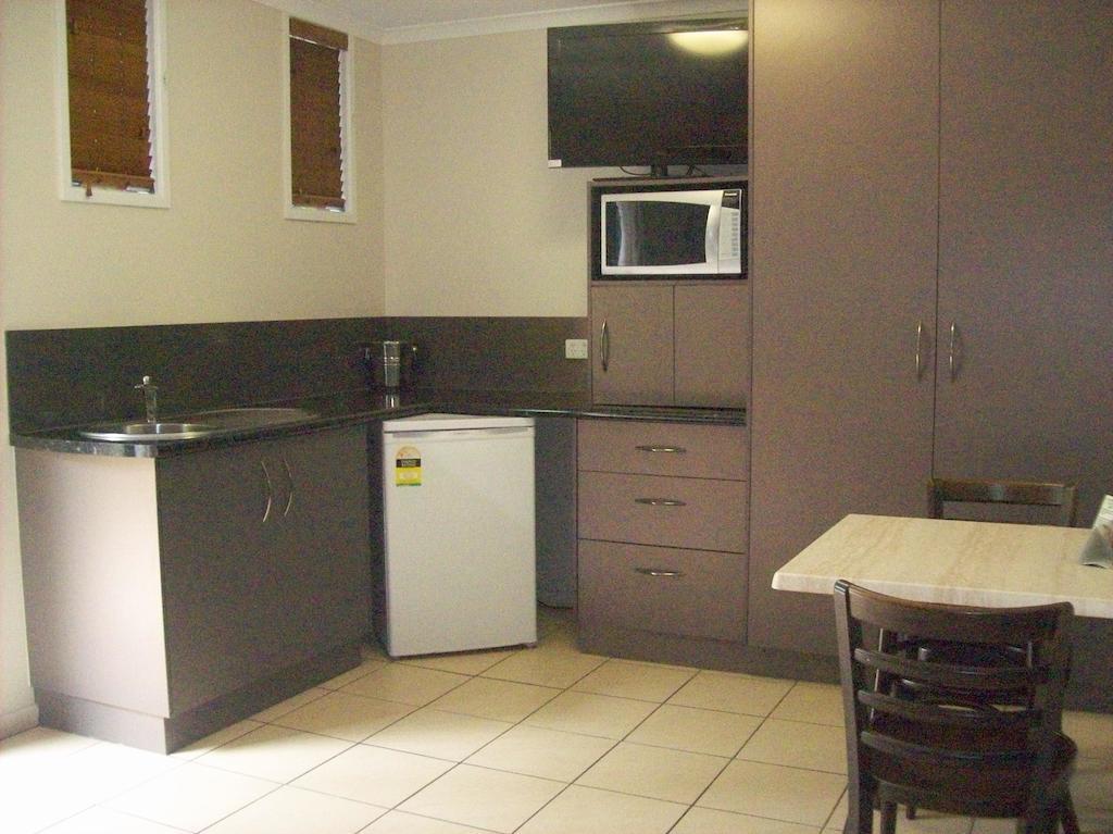 South Gladstone Motel Room photo