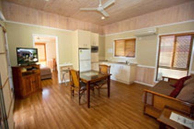 South Gladstone Motel Room photo