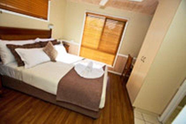 South Gladstone Motel Room photo