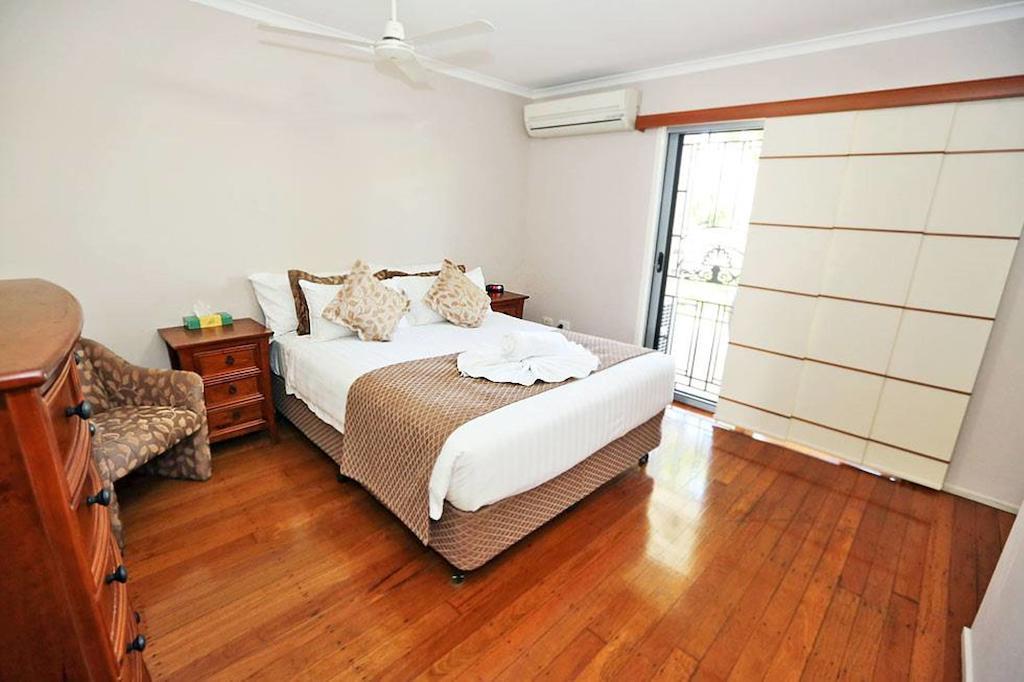South Gladstone Motel Room photo